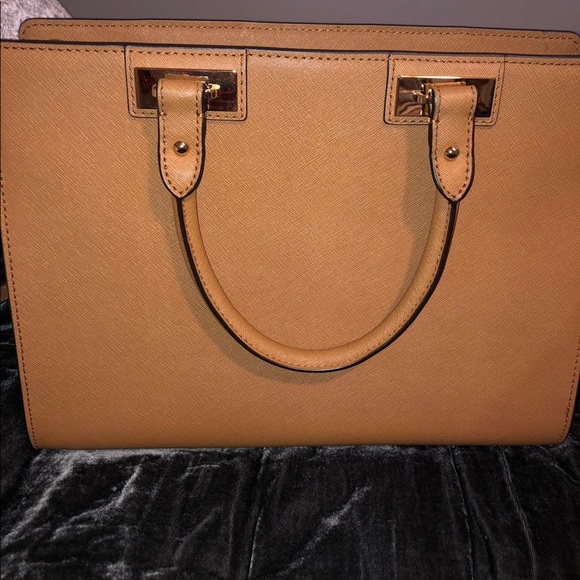 Michael kors bag in tan color - Picture 4 of 4